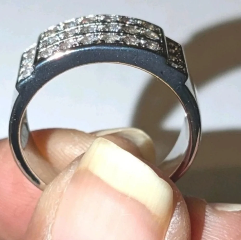 boutique stunning ring